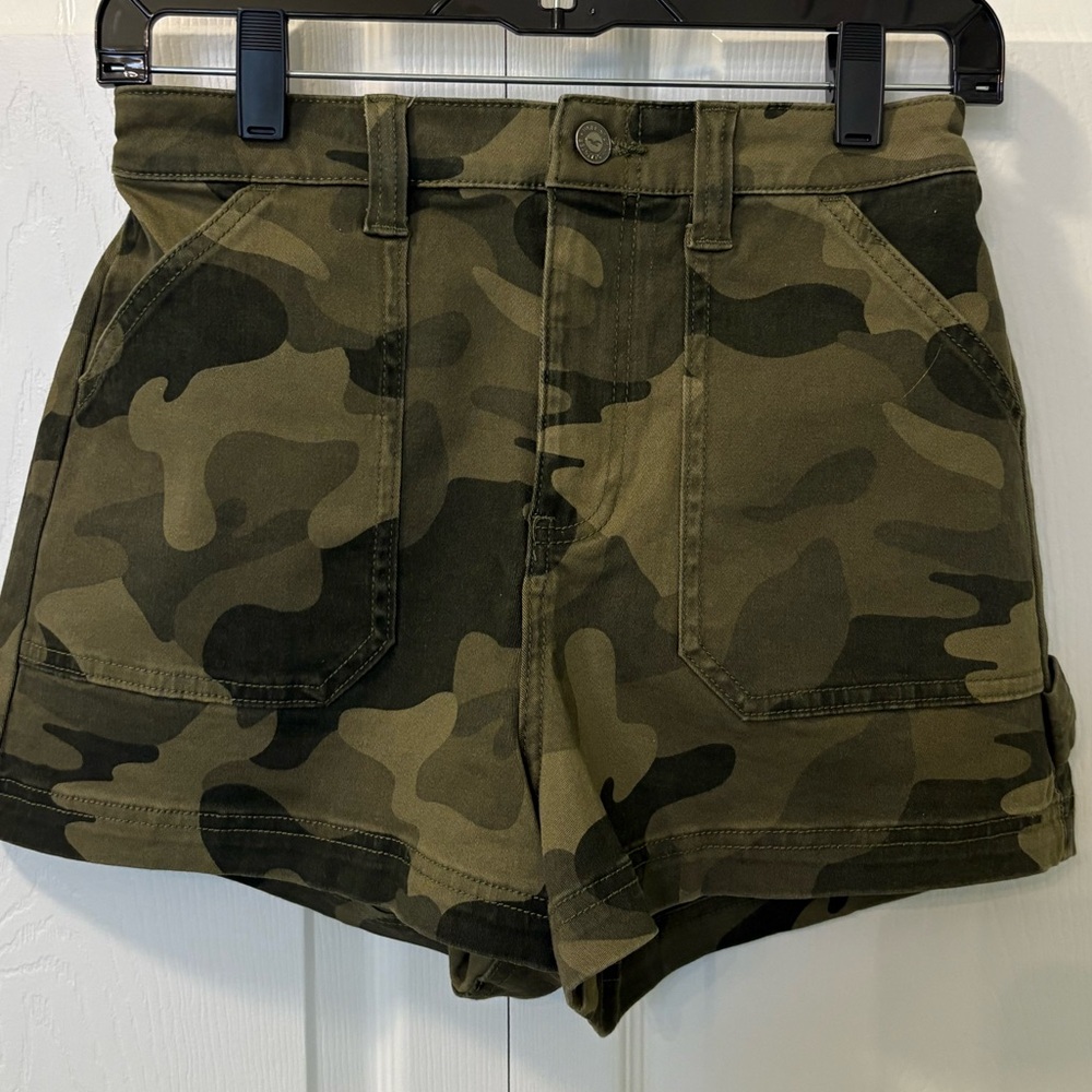 Hollister Ultra High Rise Carpenter Short
